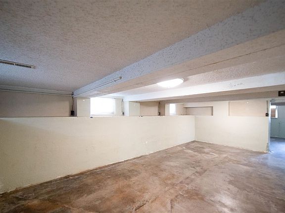 4th image of 1723 W Lakeview Rd