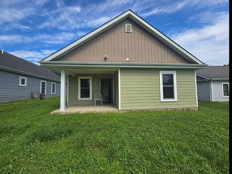 913 Gold St — Photo 15