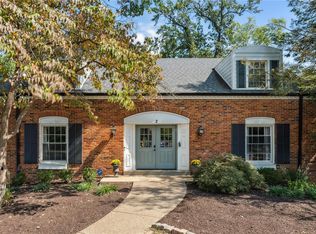 2 Enfield Rd, Saint Louis, MO 63132