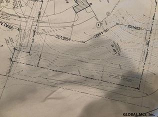 12 Walnut Ln W, Colonie, NY 12309