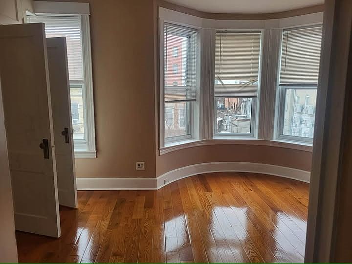 1st image of 6090 Putnam Ave Floor 3
