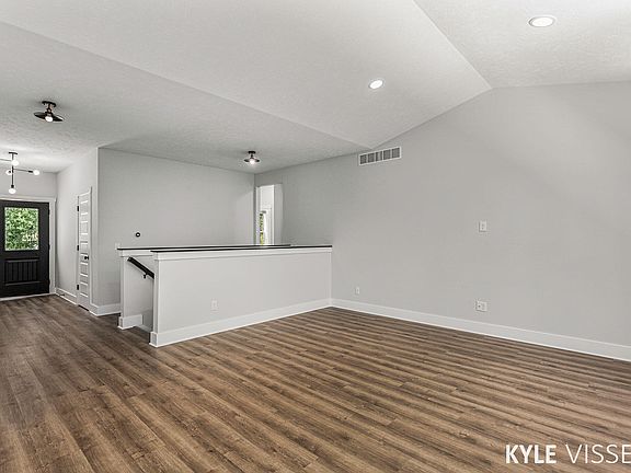 3rd image of 2266 Dunnigan Ave NE