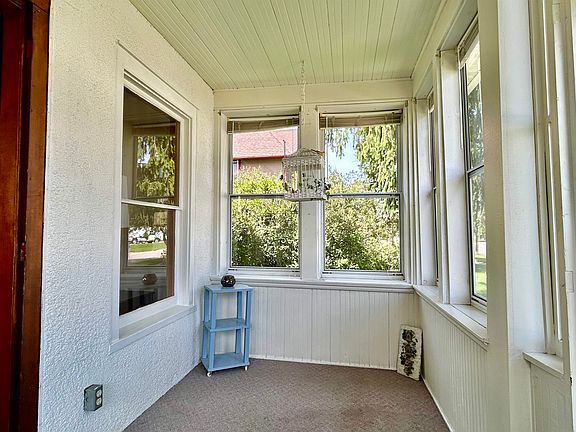 3rd image of 805 E Water St