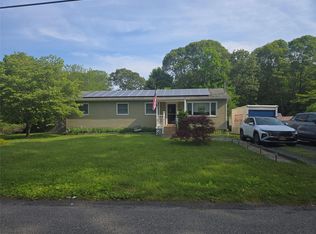 3 Barberry Ln, Middle Island, NY 11953
