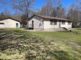 406 26th St, Gladstone, MI 49837