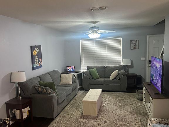 3rd image of 3140 Camelliawood Cir W