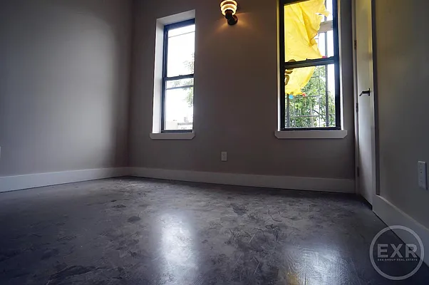 Rented by EXR | media 76