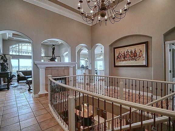 5th image of 8 E Mount Douglas Point SE