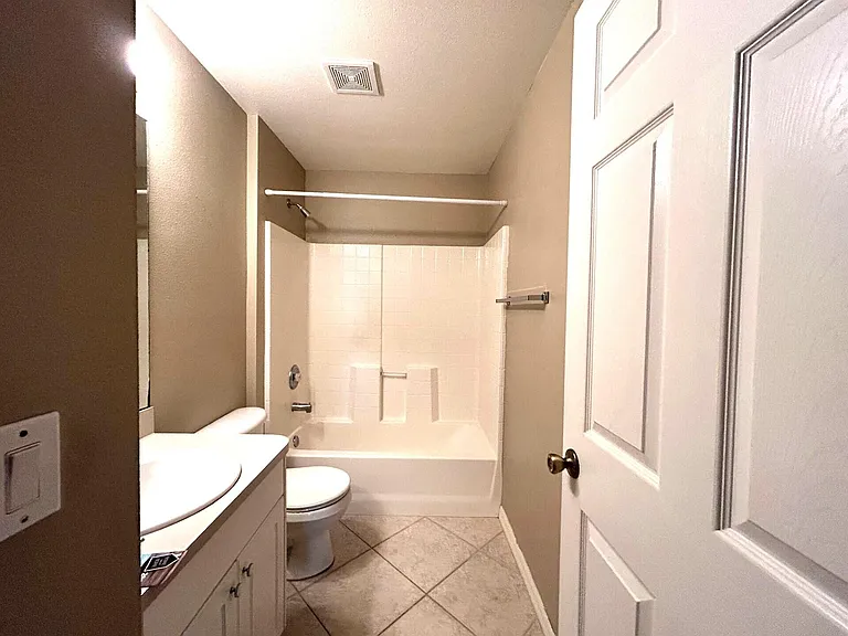 4760 Manchester Dr — Photo 13