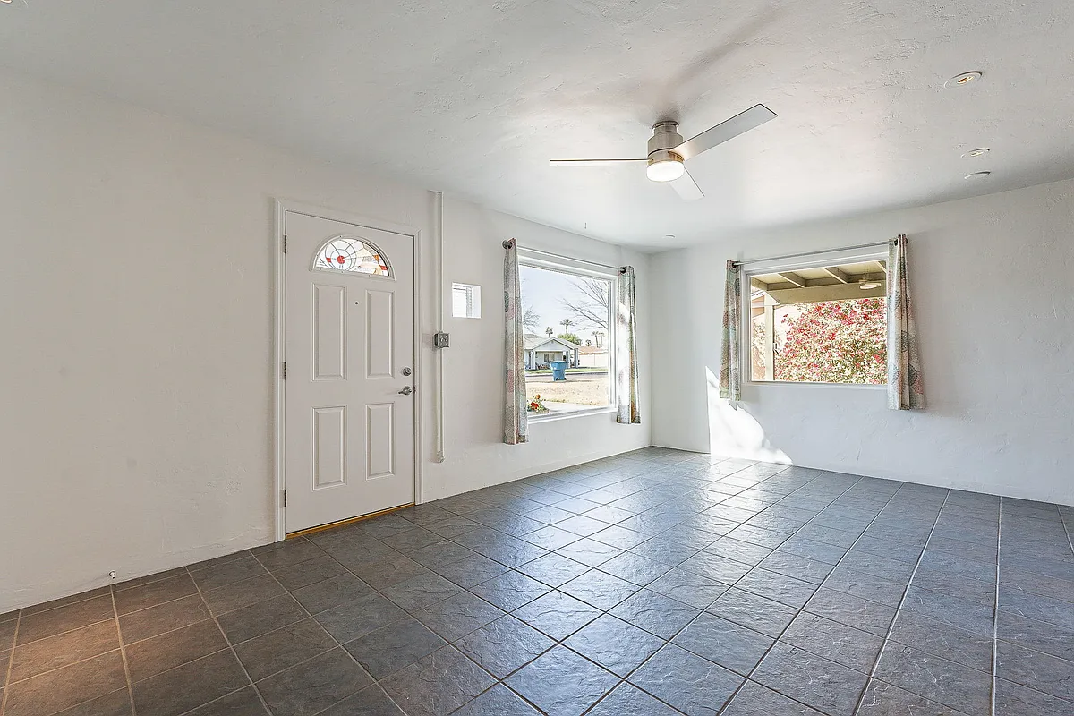 Building Photo - 3027 N 21st Pl