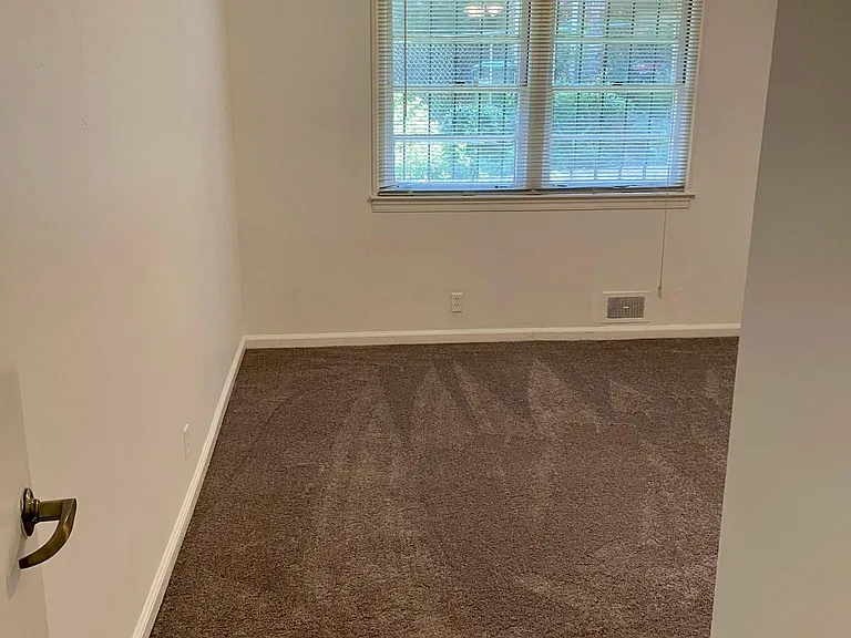 530 Blake Ave SE — Photo 6
