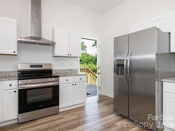 5th image of 1474 Stroupe St