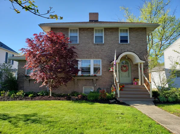 204 Hillcrest Cir, Grove City, PA 16127