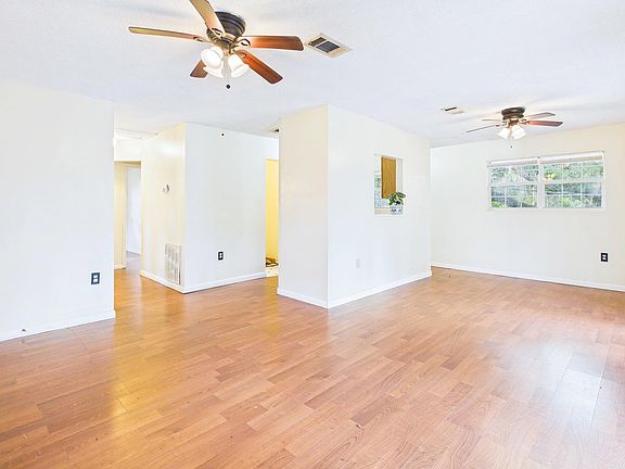 15th image of 117 Davis Dr