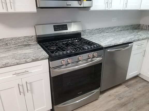 2nd image of 4821 N Sawyer Ave APT 2s
