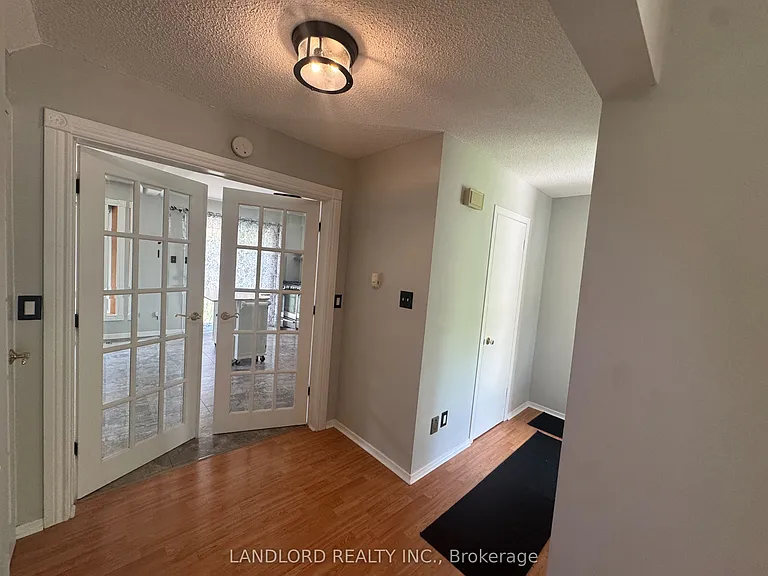 833 Laurier Ave — Photo 46