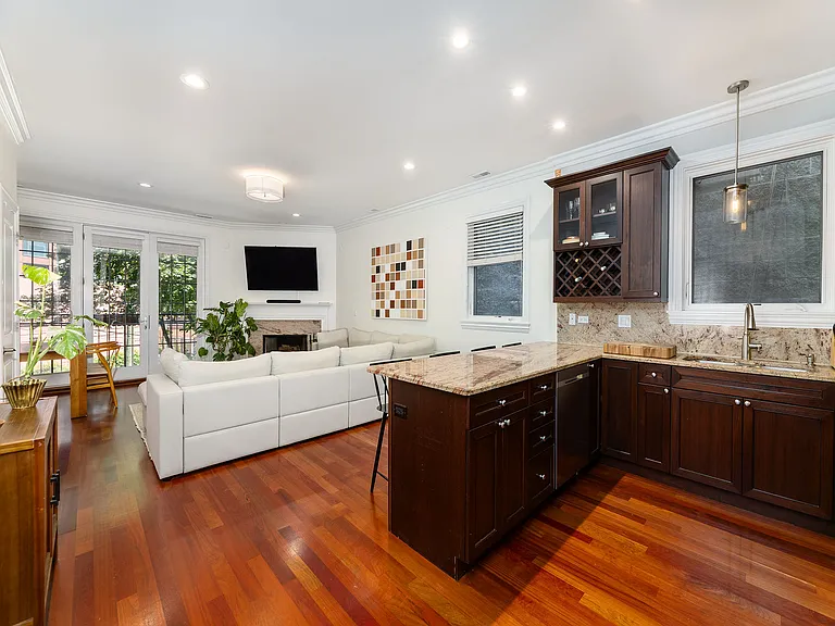 919 W Altgeld St #2 — Photo 5