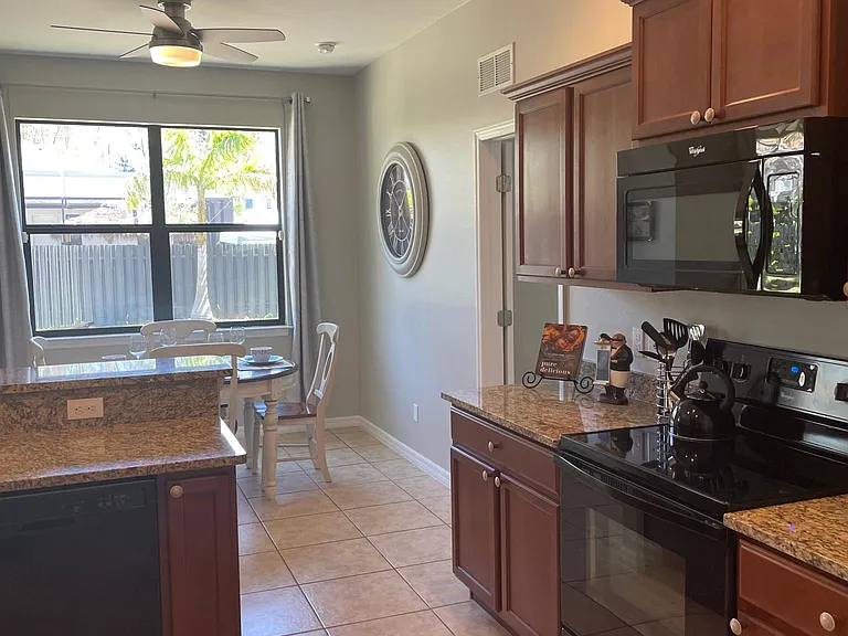 2721 SW 18th Ave — Photo 13