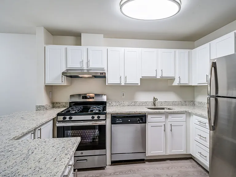 Nob Hill Apartment Homes — Photo 2
