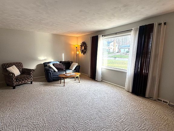 4th image of 4440 Holiday Dr