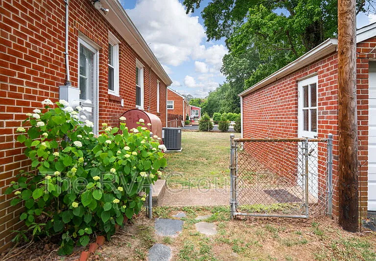 10530 Lambeth Rd — Photo 41