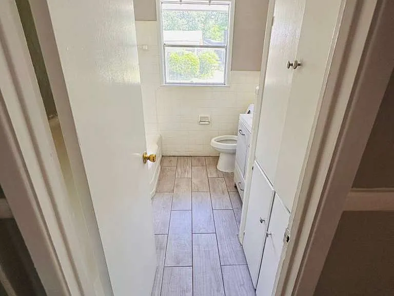 1822 Grove Hill Ln — Photo 6