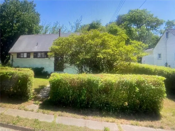110 Chatham Ter, Hampton, VA 23666
