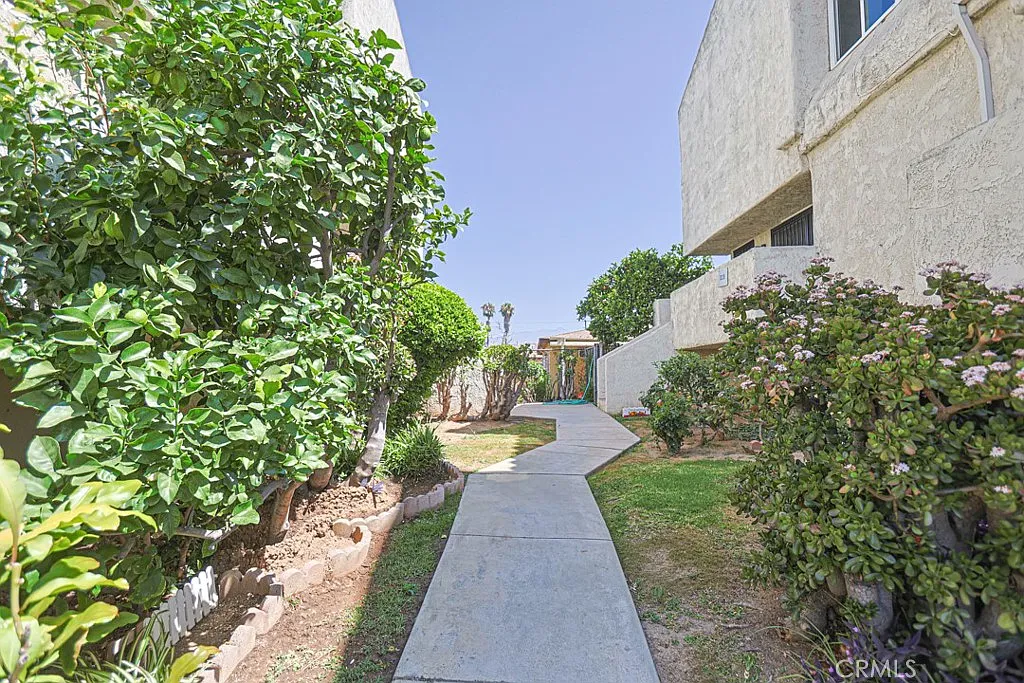 3 bed, 1433 sqft, $3,100 — Photo 3