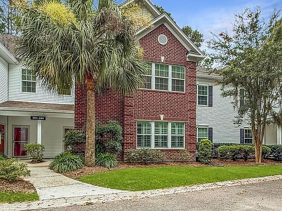 2nd image of 206 Golfview Ln