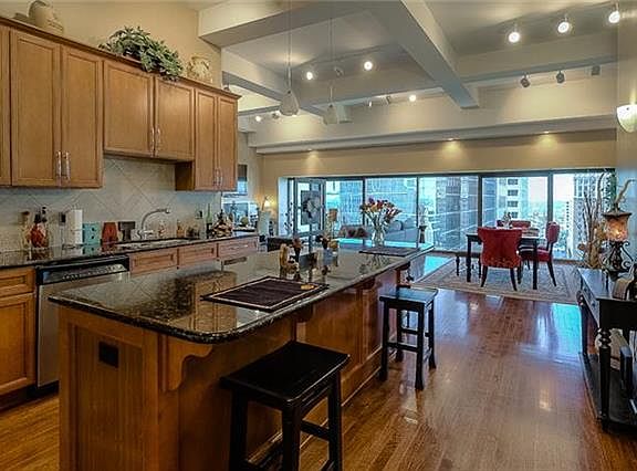 5th image of 1101 Walnut 1706 St #1706