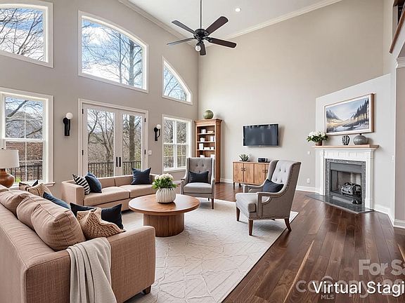3rd image of 98 Sovereign Ln