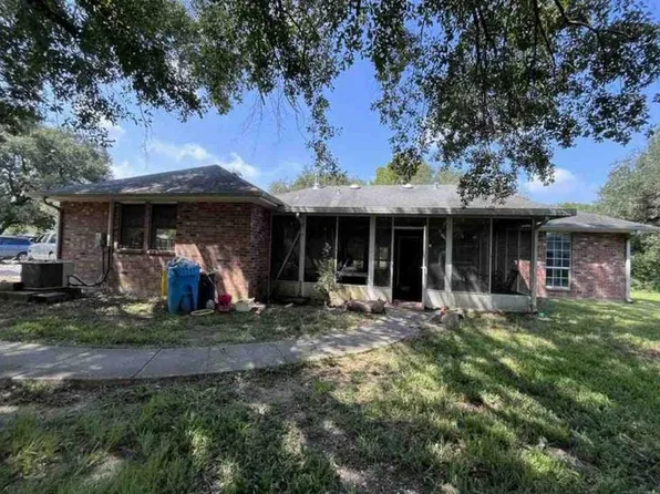 1053 Mim Callier Dr, Breaux Bridge, LA 70517