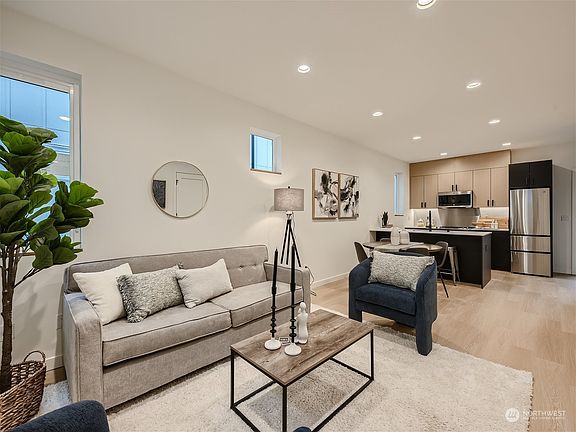 4th image of 10352 Wallingford Avenue N #B