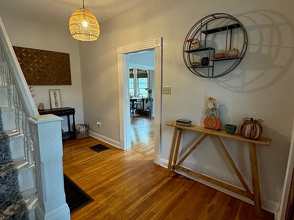 4th image of 4139 Ballard Ave