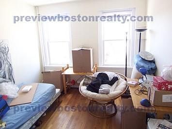 2nd image of 25 Chester St #136