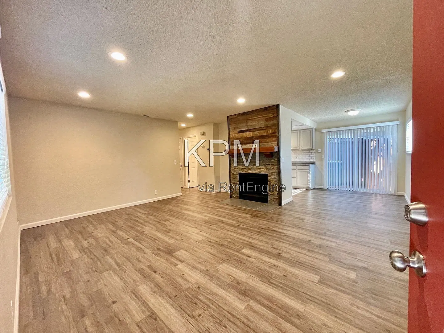 3 bed, 2.0 bath, 1205 sqft, $2,250 — Photo 4