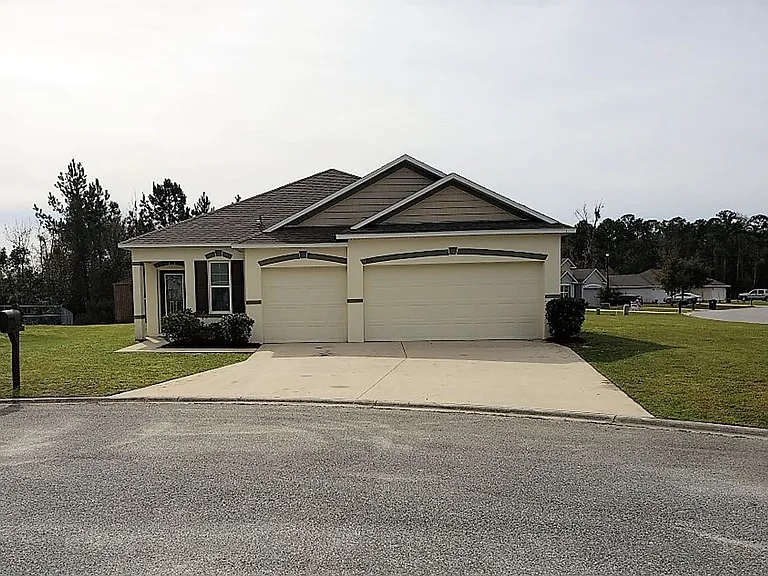 110 Cedar Circle Dr — Photo 2