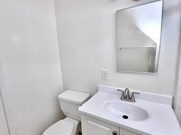 13645 Runnymede St #5 — Photo 11