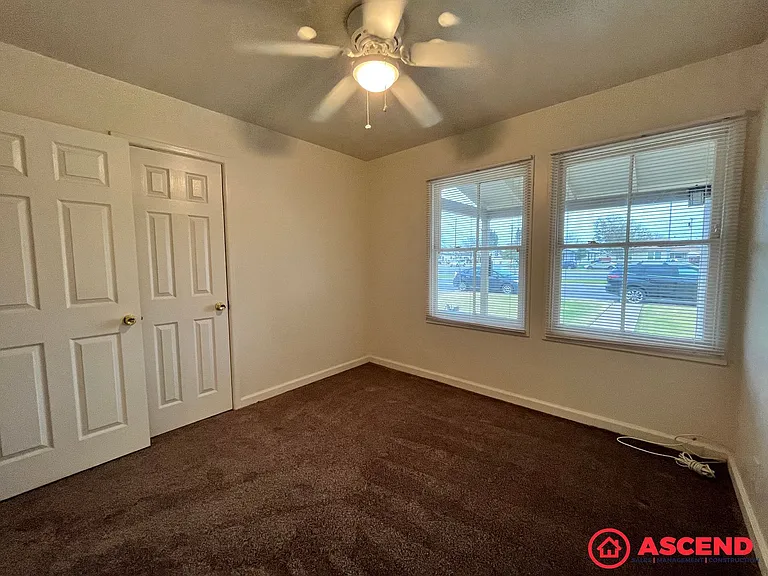 1305 S Chester Ave — Photo 7
