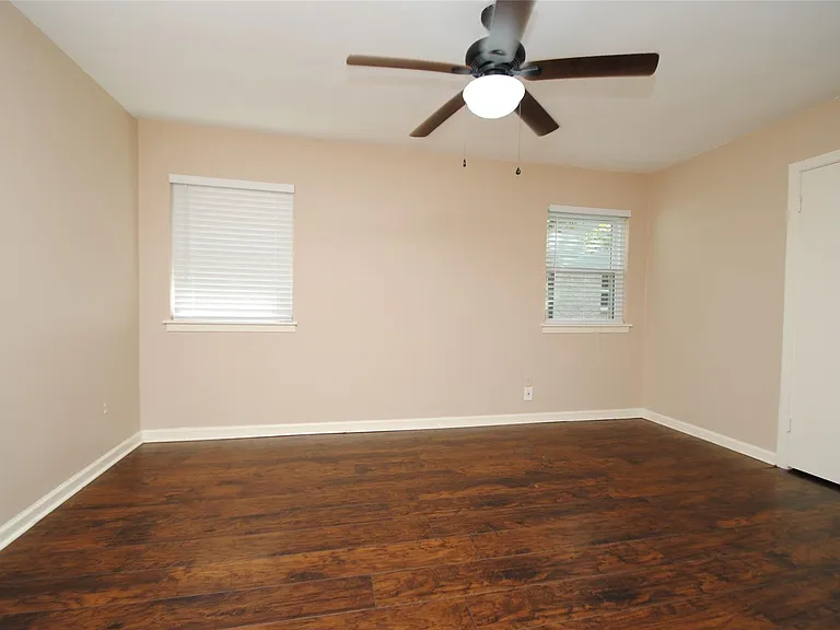 10034 Cedardale Dr — Photo 32