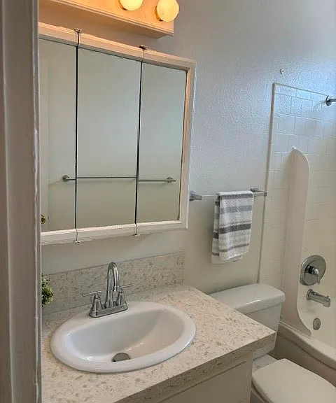 718 W Center St — Photo 11
