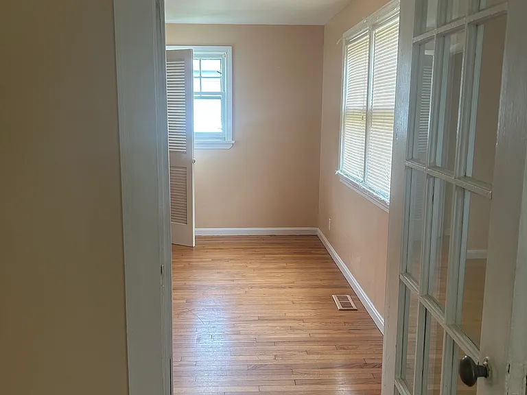 311 Peck Ln — Photo 5