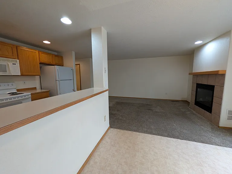 1454 SW 16th St — Photo 4