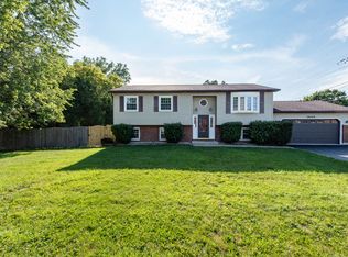 38484 N North Shore Ave, Beach Park, IL 60087