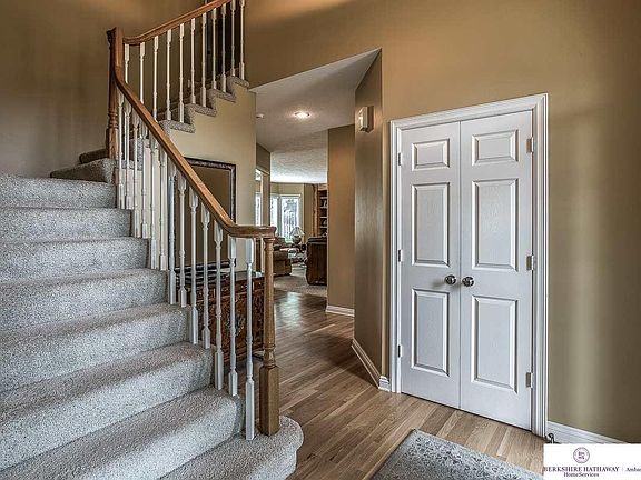 5th image of 809 S 181st Ave