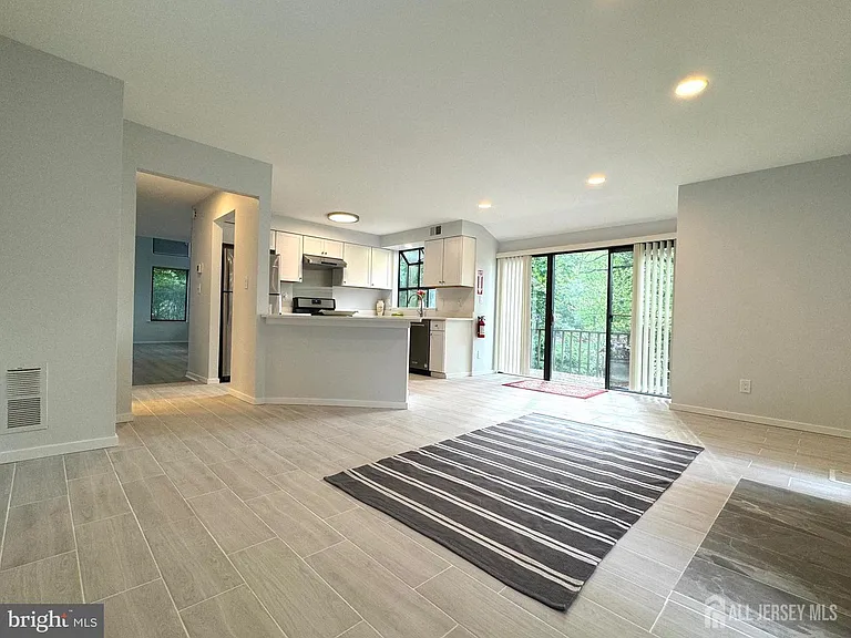 104 Sayre Dr — Photo 14