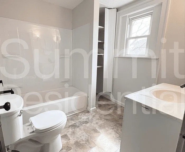 243 W 1st St — Photo 3