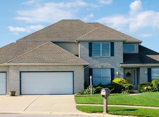 13787 Kendallwood Dr, Granger, IN 46530