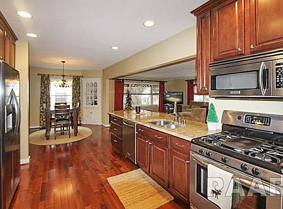 3rd image of 1105 W Northcrest Ave