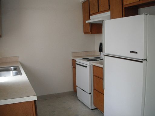 3rd image of 708 NE 108th Ave